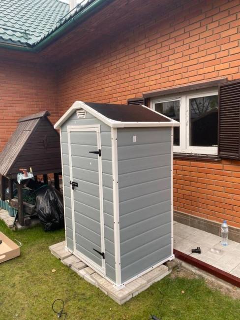 Пластиковый домик для туалета Keter Manor Пластиковый домик для туалета Keter Manor