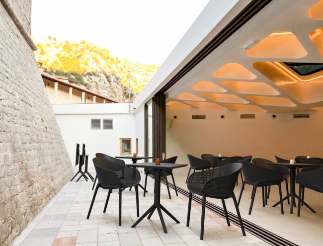 Стол пластиковый складной Sky Folding Table 60 черный 600х600х740 мм