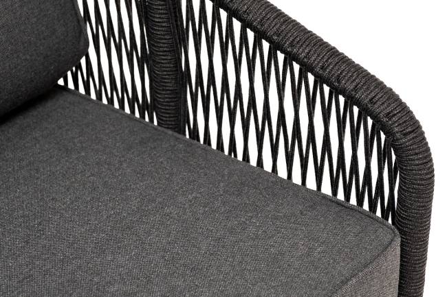 "Канны" кресло плетеное из роупа, каркас алюминий темно-серый (RAL7024) муар, роуп темно-серый круглый, ткань темно-серая 027, высота посадки 45 см